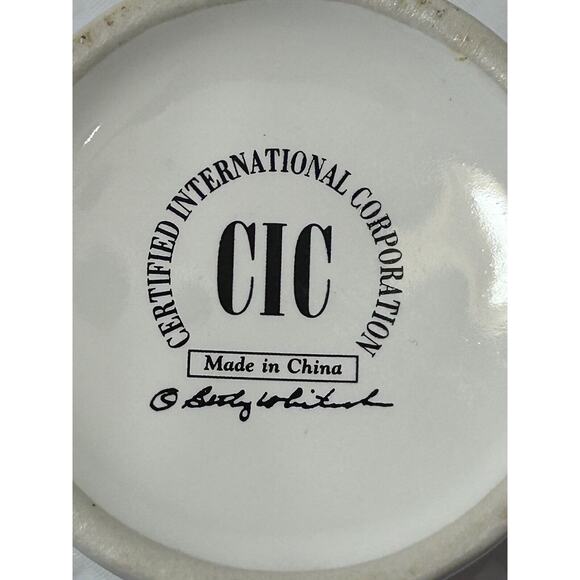 VTG BY CIC BETTY WHITAKER CHRISTMAS SANTA, TREE & FIRE PLACE COFFEE CUP/MUG - Picture 11 of 11